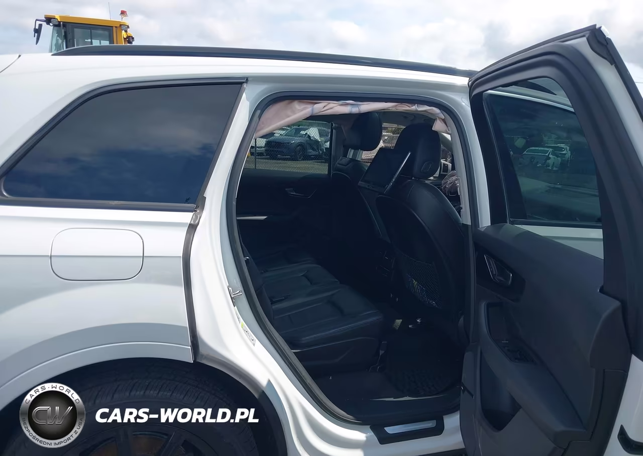 2019 Audi Q7 55 Premium VIN:WA1LAAF76KD010767 - 8
