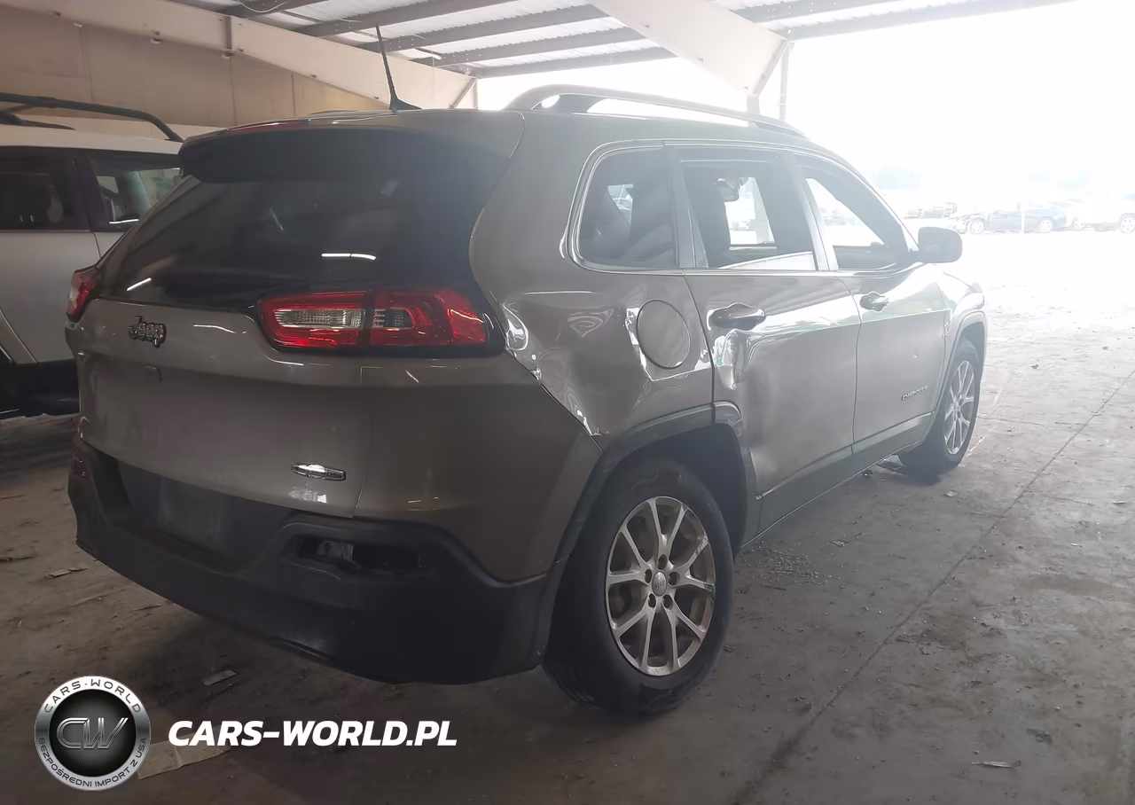 2017 Jeep Cherokee Latitude VIN:1C4PJLCB1HW643329 - 4
