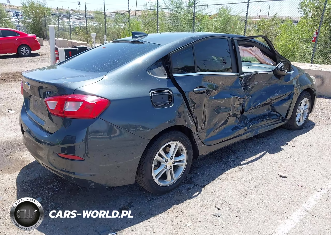 2018 Chevrolet Cruze Lt Auto VIN:1G1BE5SM5J7109255 - 4