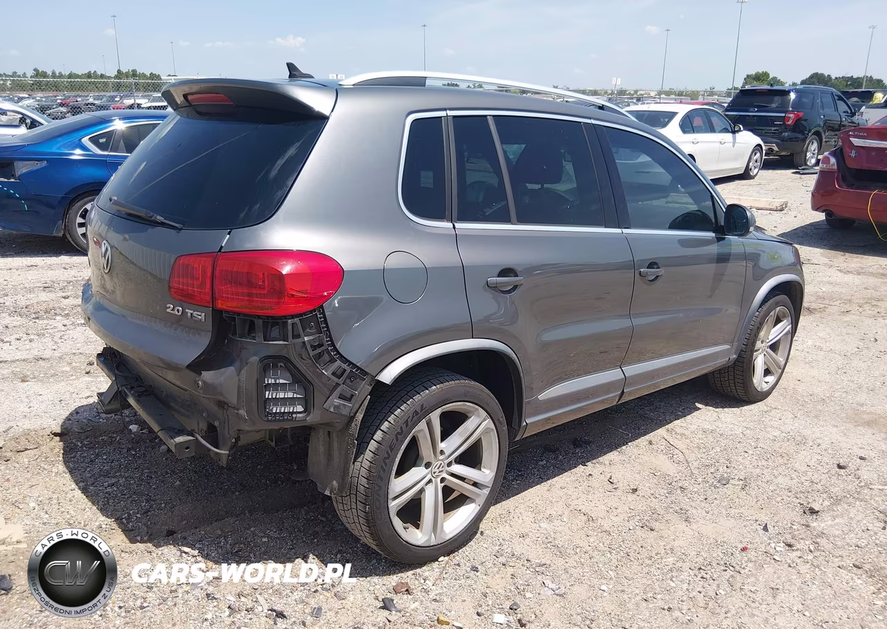 2015 Volkswagen Tiguan R-Line VIN:WVGAV7AX2FW068716 - 4