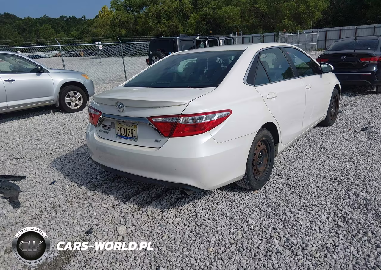 2015 Toyota Camry Se VIN:4T1BF1FK2FU056704 - 4