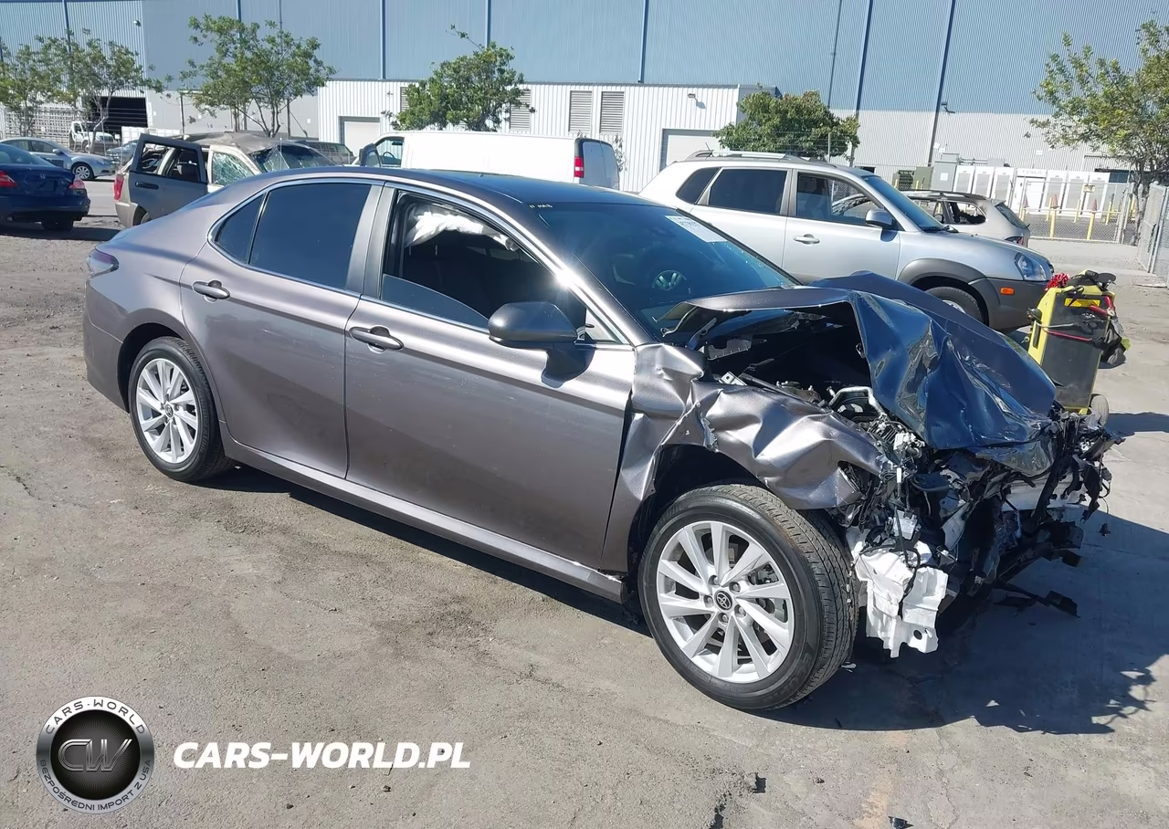2024 Toyota Camry Le – zdjęcie 1 z 17