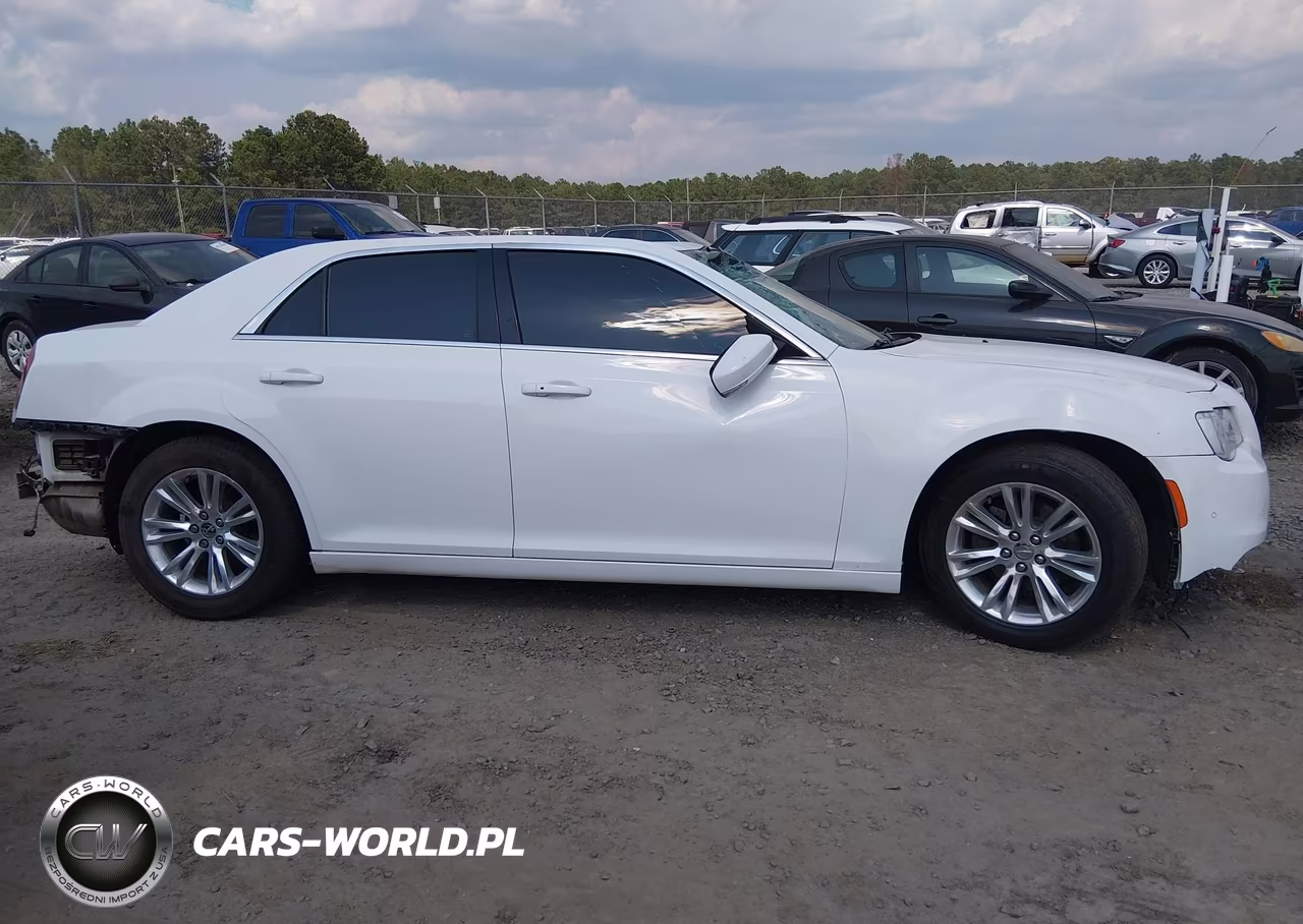 2021 Chrysler 300 Touring L VIN:2C3CCAAG4MH516048 - 13