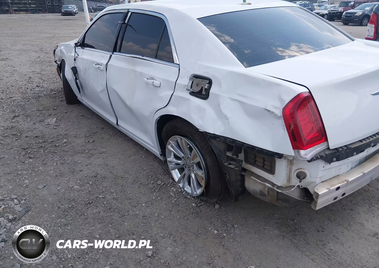 2021 Chrysler 300 Touring L VIN:2C3CCAAG4MH516048 - 18