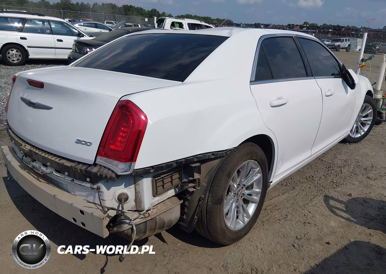 2021 Chrysler 300 Touring L VIN:2C3CCAAG4MH516048 - 4