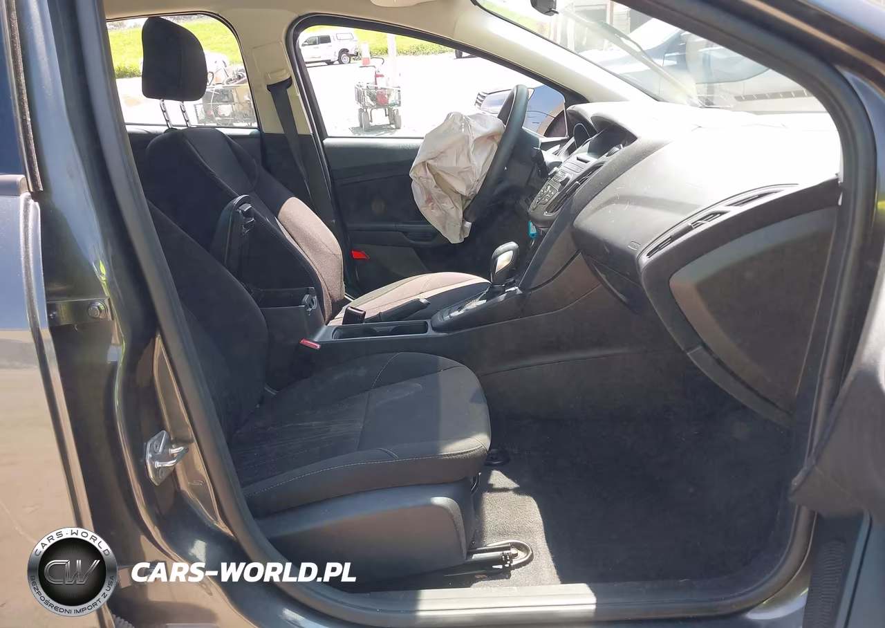 2016 Ford Focus Se VIN:1FADP3F2XGL354484 - 5