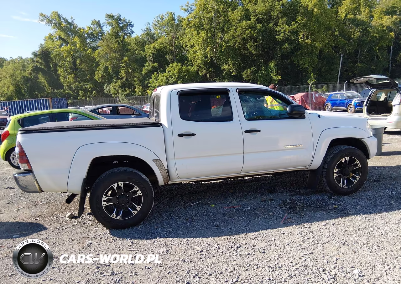 2013 Toyota Tacoma Base V6 VIN:3TMLU4EN9DM111033 - 13
