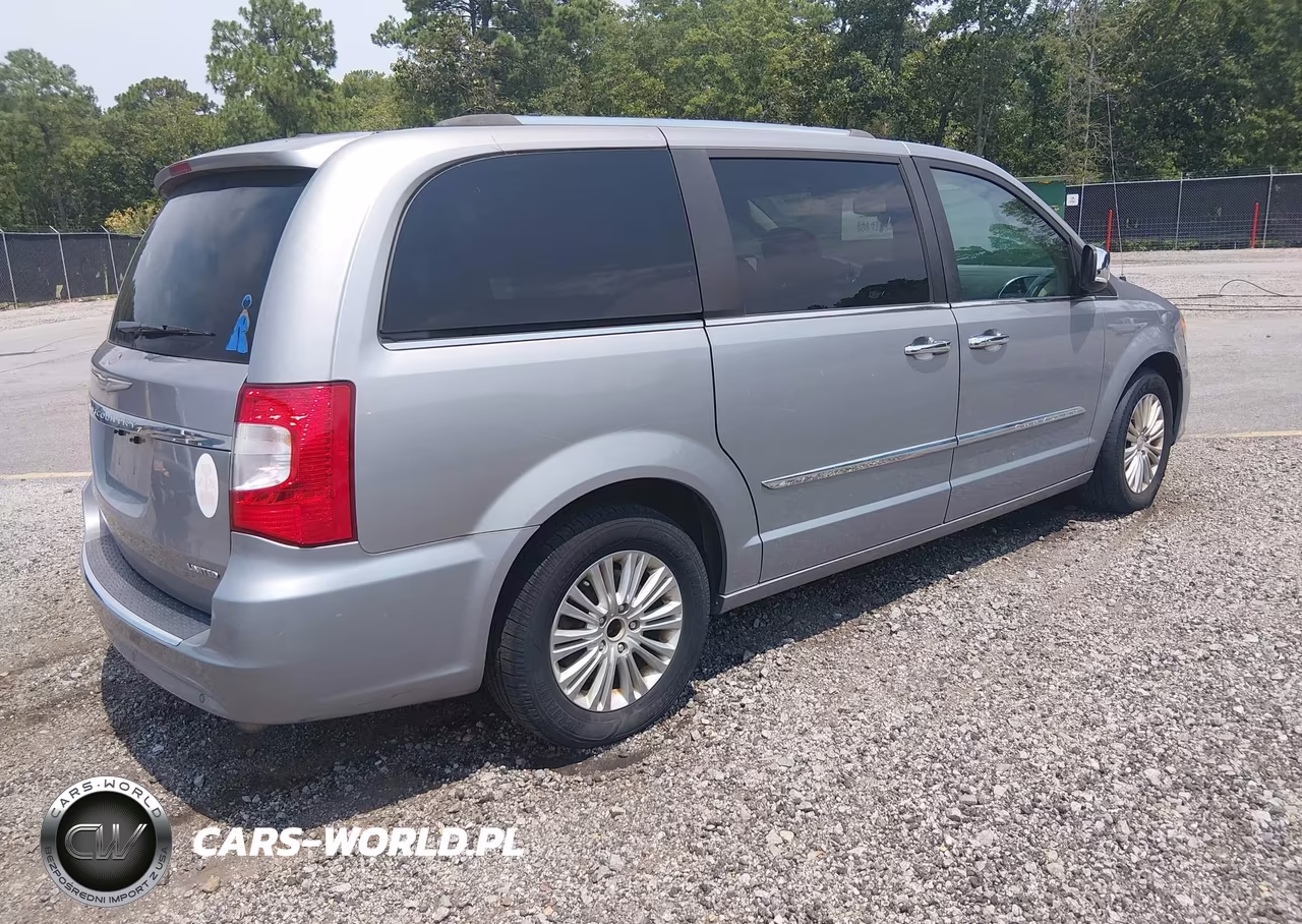 2016 Chrysler Town & Country Limited VIN:2C4RC1JG9GR239157 - 4