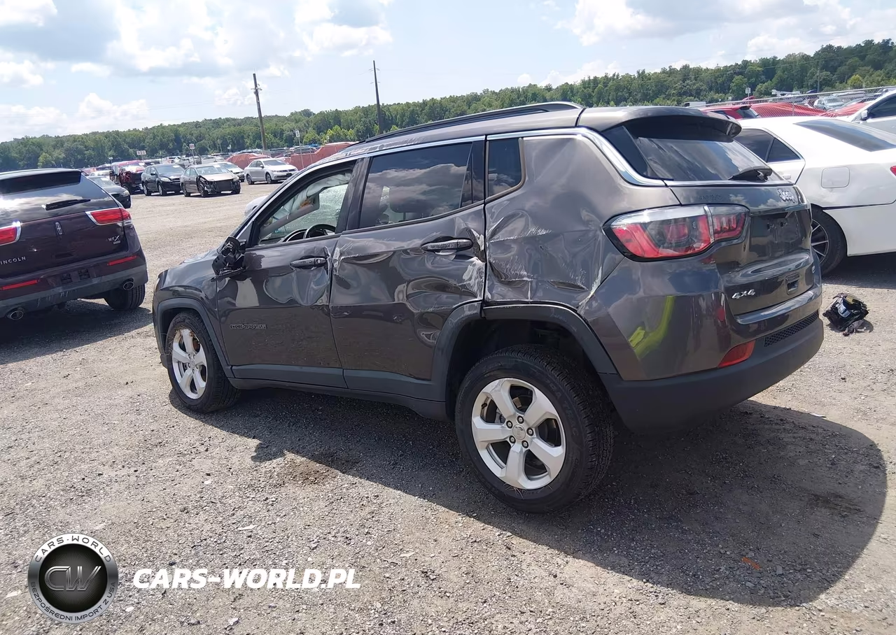 2019 Jeep Compass Latitude 4X4 VIN:3C4NJDBB1KT847236 - 3