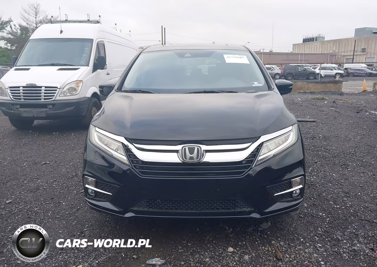 2018 Honda Odyssey Touring VIN:5FNRL6H84JB012439 - 12