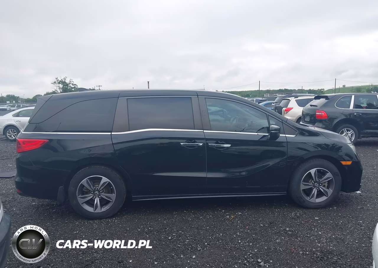 2018 Honda Odyssey Touring VIN:5FNRL6H84JB012439 - 13