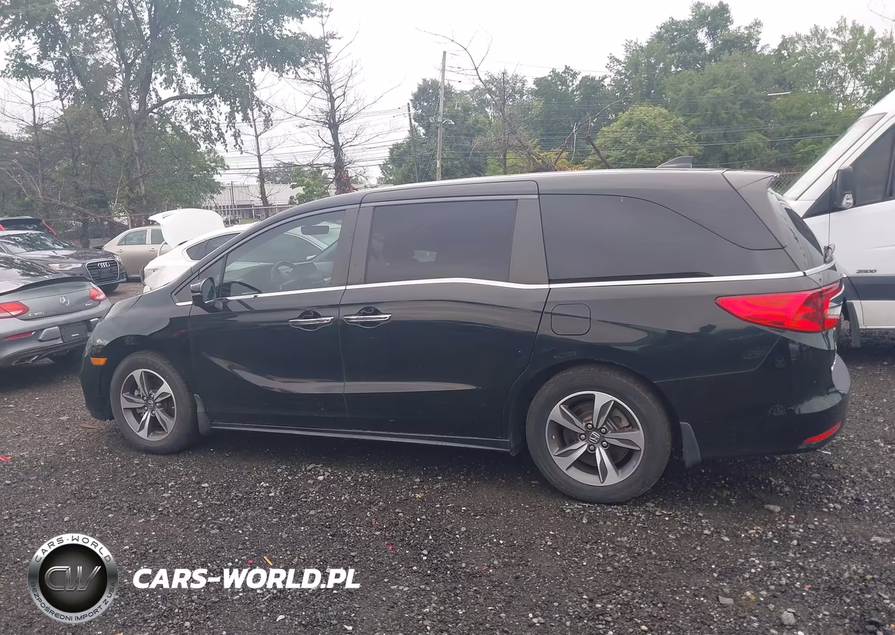 2018 Honda Odyssey Touring VIN:5FNRL6H84JB012439 - 14