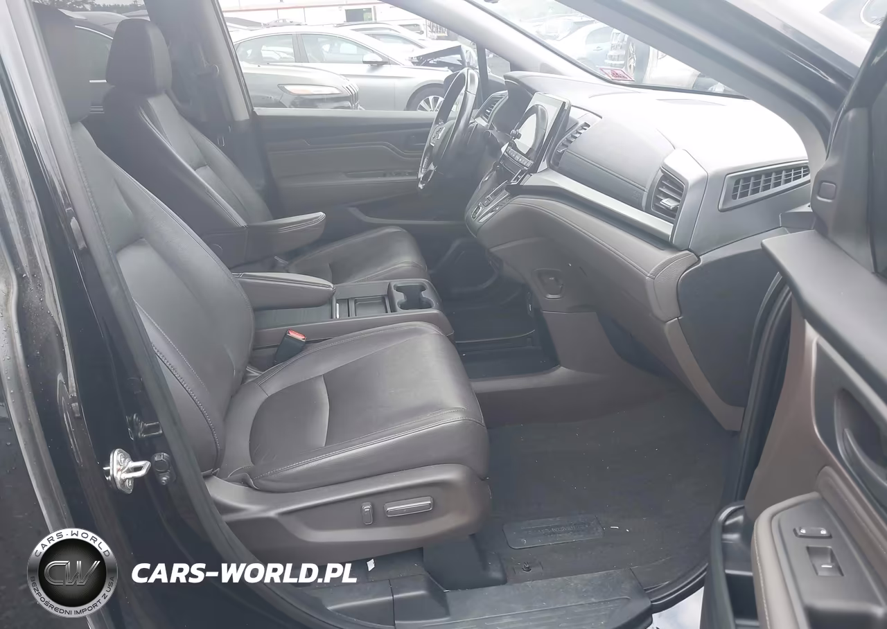 2018 Honda Odyssey Touring VIN:5FNRL6H84JB012439 - 5