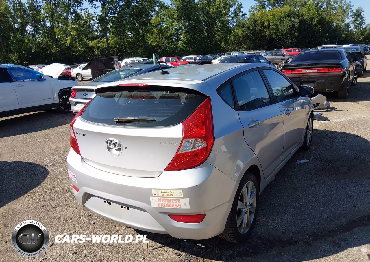 2013 Hyundai Accent Se VIN:KMHCU5AE3DU074807 - 4