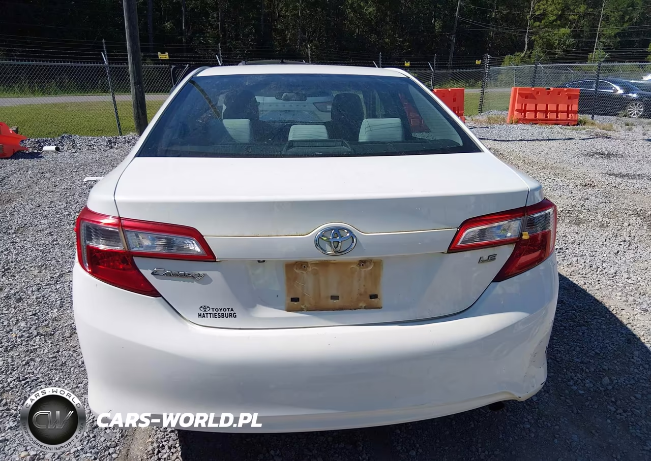 2014 Toyota Camry Le VIN:4T4BF1FK8ER403134 - 16