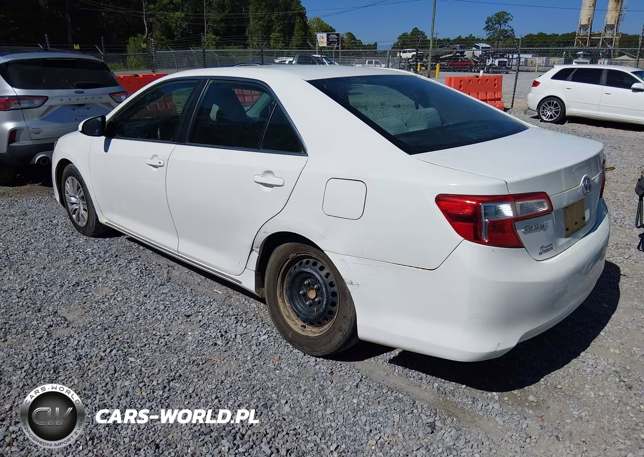 2014 Toyota Camry Le VIN:4T4BF1FK8ER403134 - 3