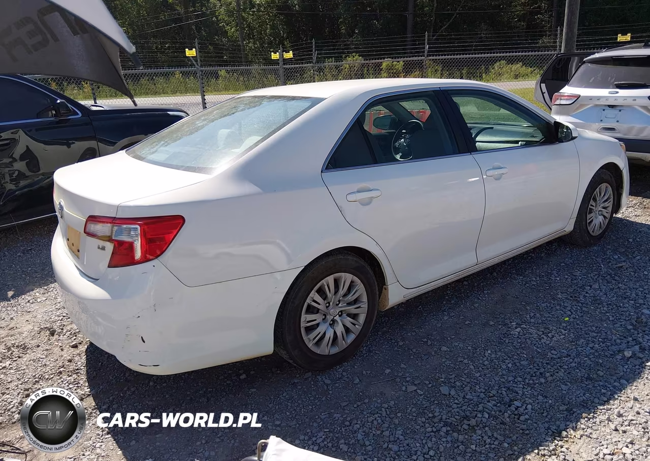 2014 Toyota Camry Le VIN:4T4BF1FK8ER403134 - 4
