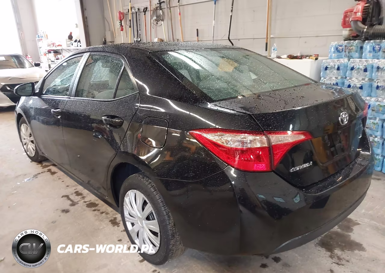 2017 Toyota Corolla Le VIN:2T1BURHE3HC910437 - 3