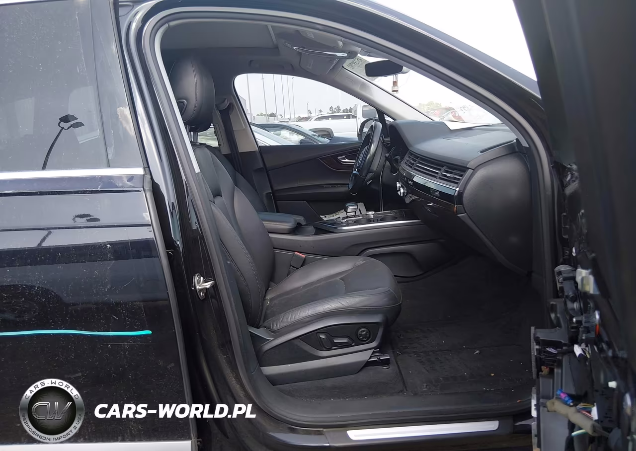 2017 Audi Q7 3.0T Premium VIN:WA1LAAF77HD013962 - 5