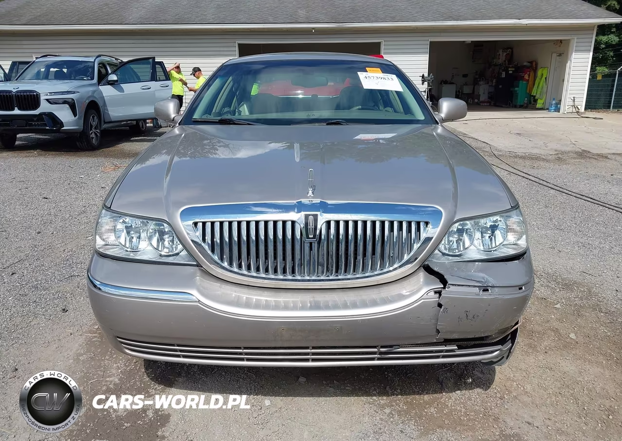 2003 Lincoln Town Car Executive VIN:1LNHM81W33Y634963 - 13