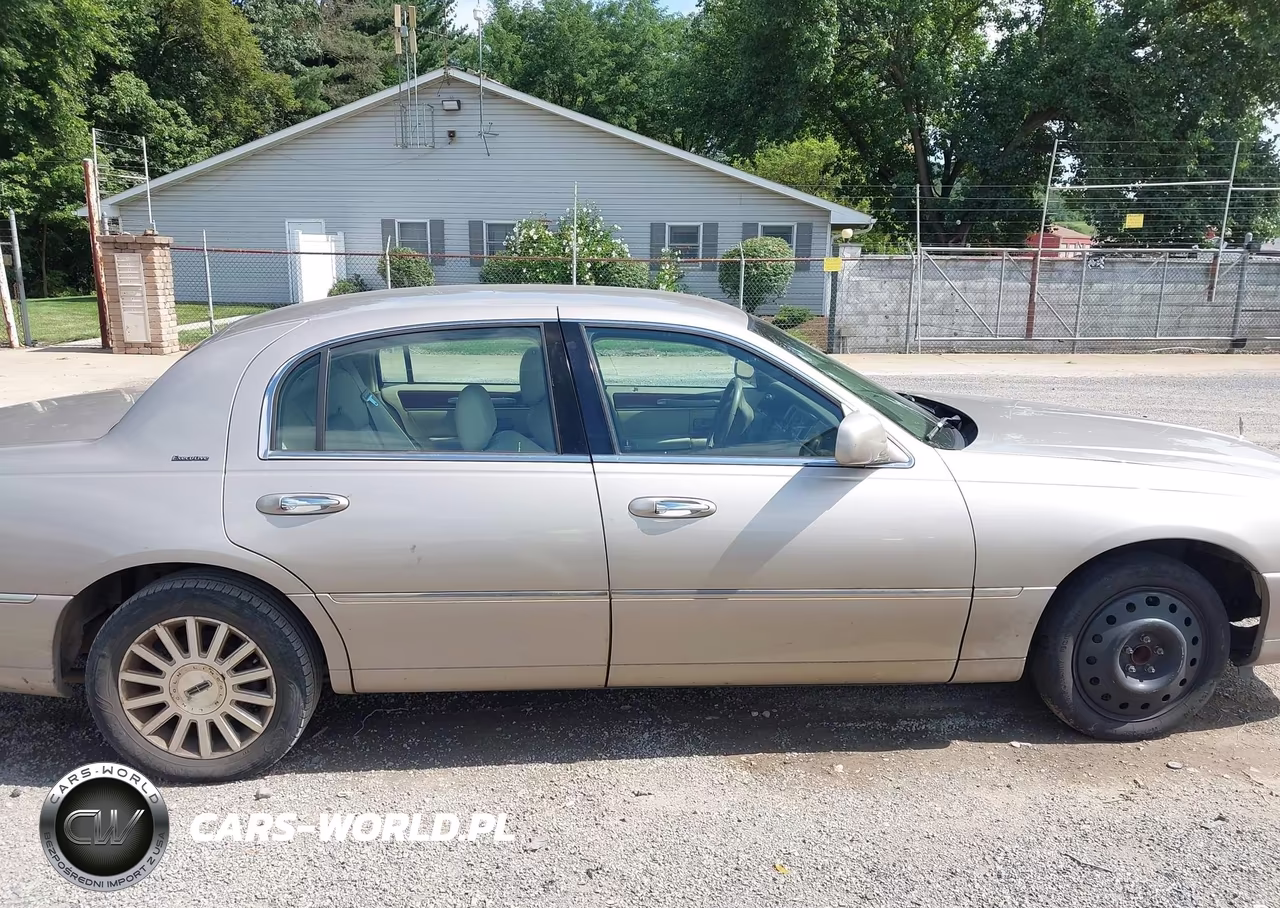 2003 Lincoln Town Car Executive VIN:1LNHM81W33Y634963 - 14