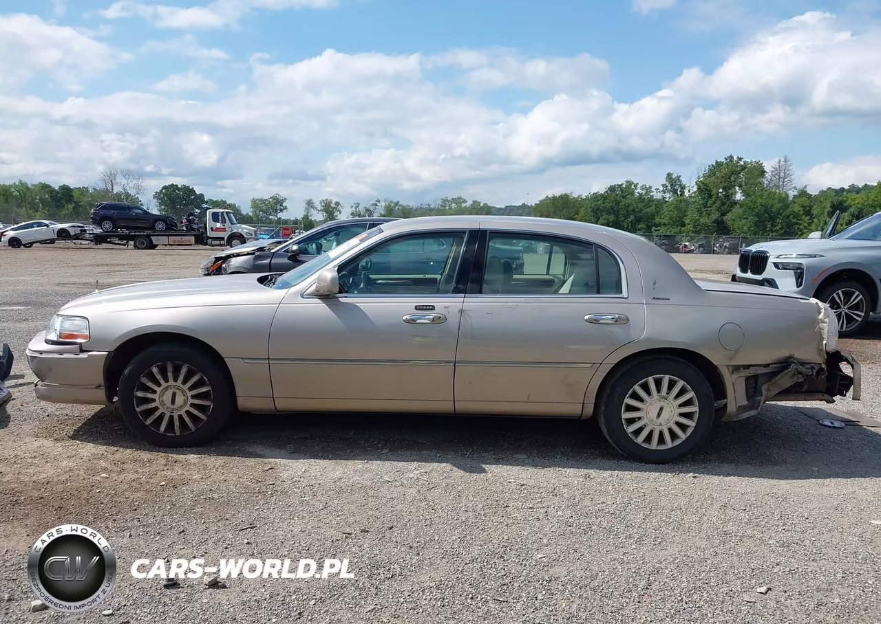 2003 Lincoln Town Car Executive VIN:1LNHM81W33Y634963 - 15