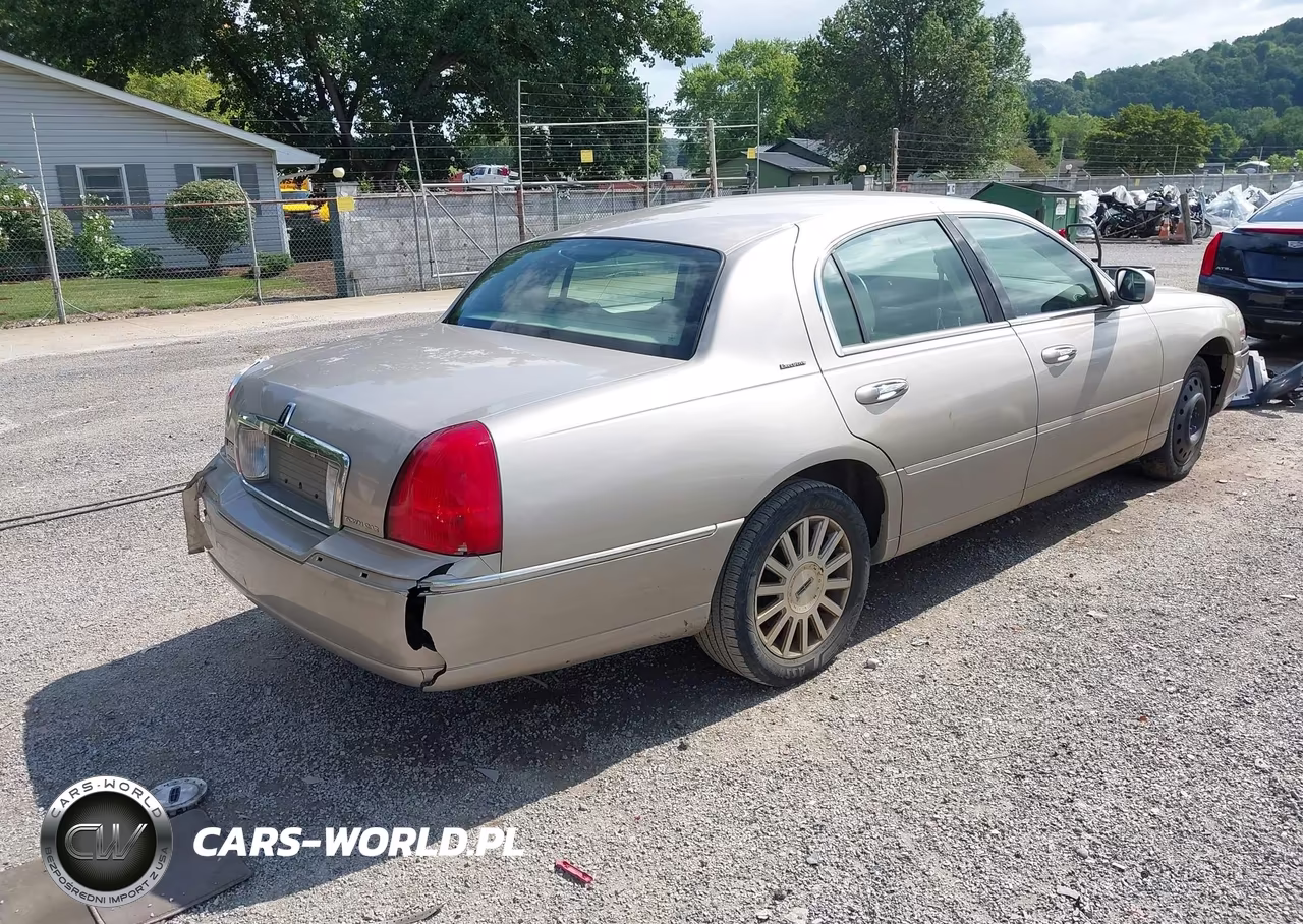 2003 Lincoln Town Car Executive VIN:1LNHM81W33Y634963 - 4