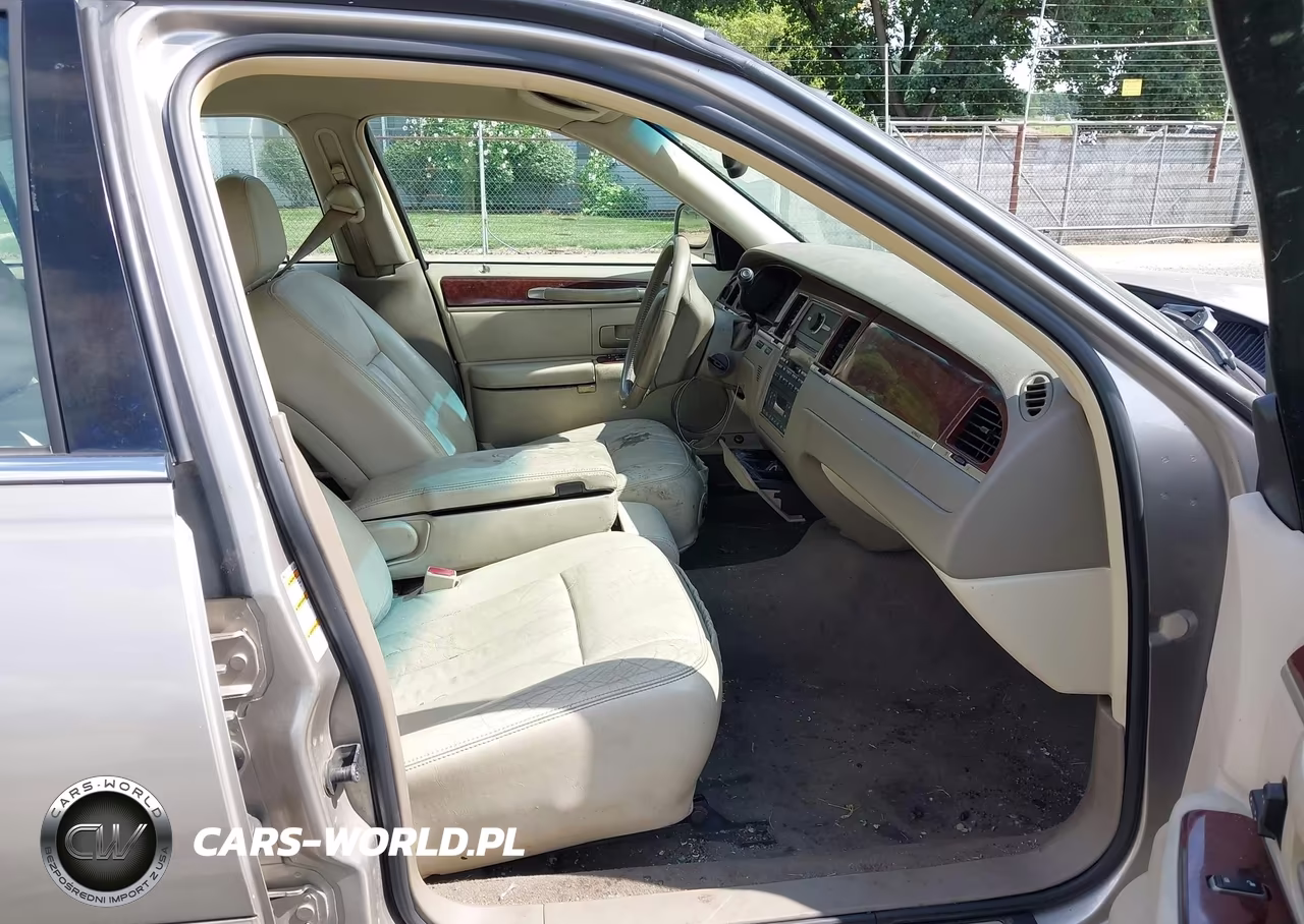 2003 Lincoln Town Car Executive VIN:1LNHM81W33Y634963 - 5