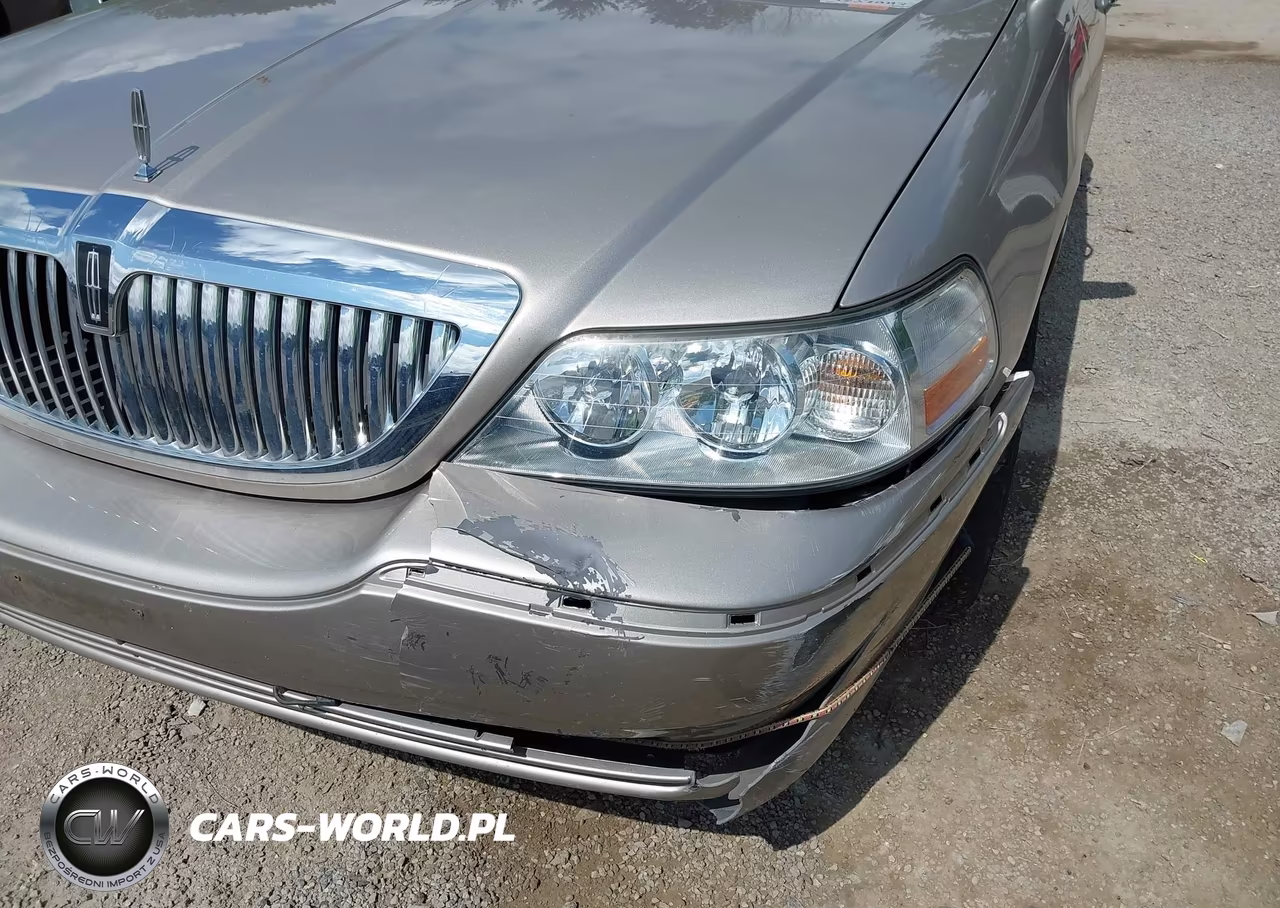2003 Lincoln Town Car Executive VIN:1LNHM81W33Y634963 - 6
