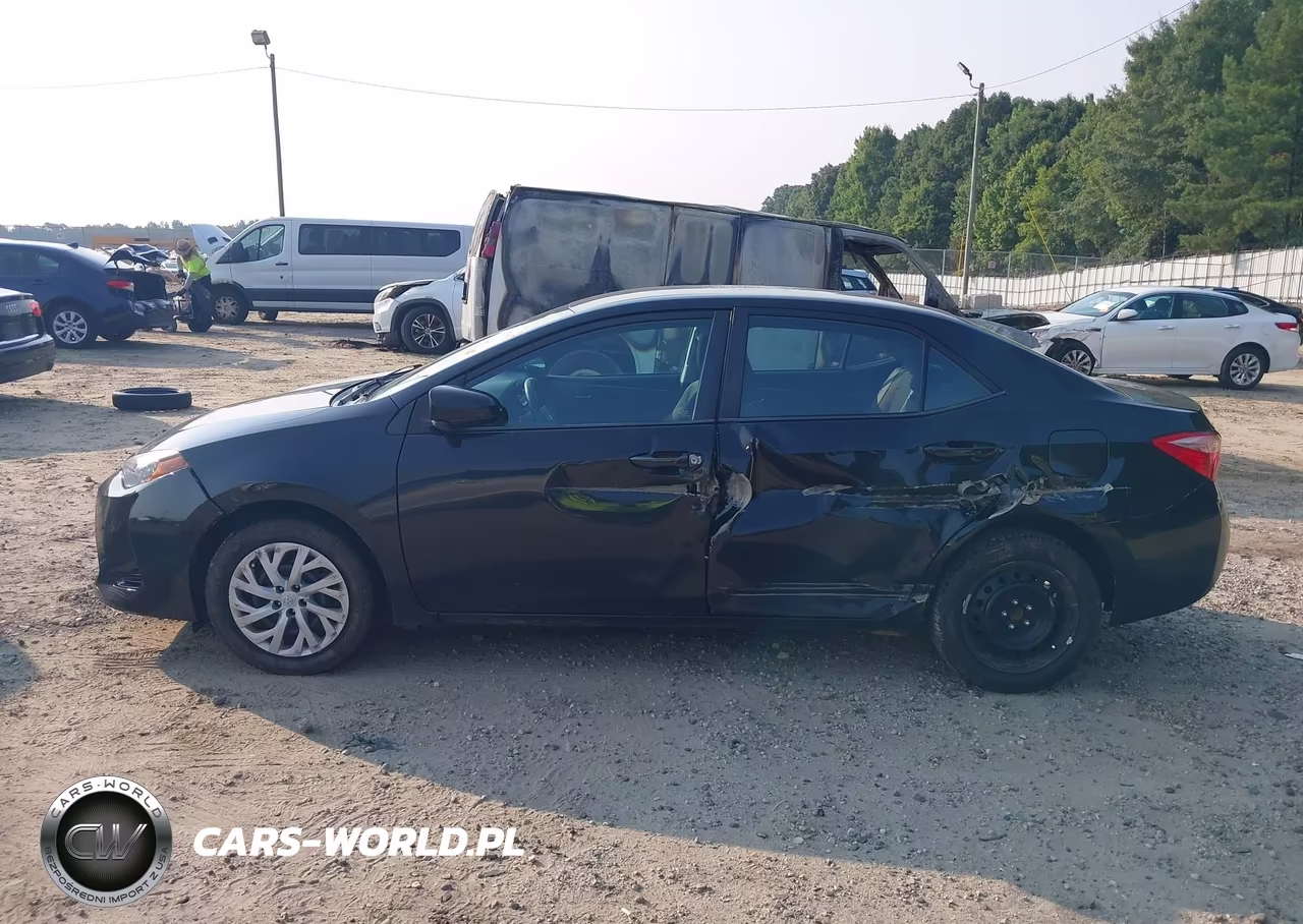 2018 Toyota Corolla Le VIN:5YFBURHE3JP814751 - 14