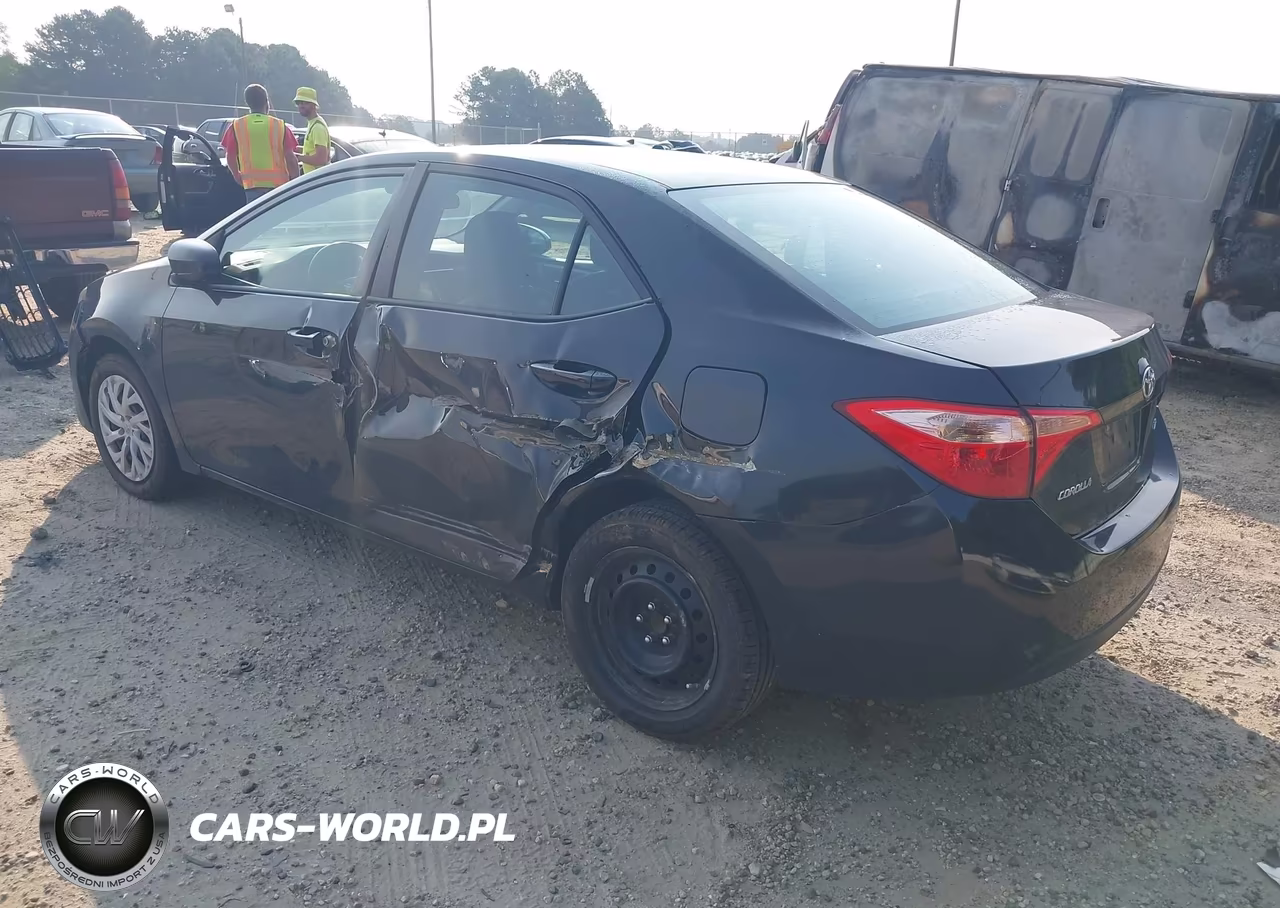2018 Toyota Corolla Le VIN:5YFBURHE3JP814751 - 3