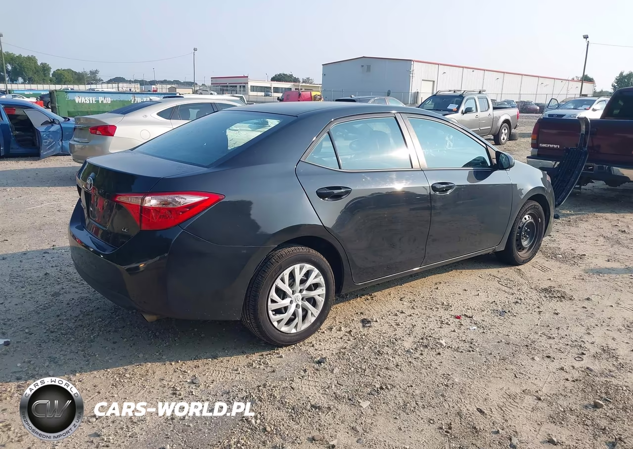 2018 Toyota Corolla Le VIN:5YFBURHE3JP814751 - 4