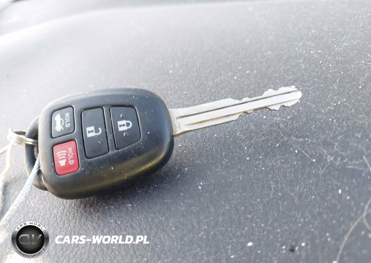 2018 Toyota Corolla Le VIN:5YFBURHE7JP853617 - 11