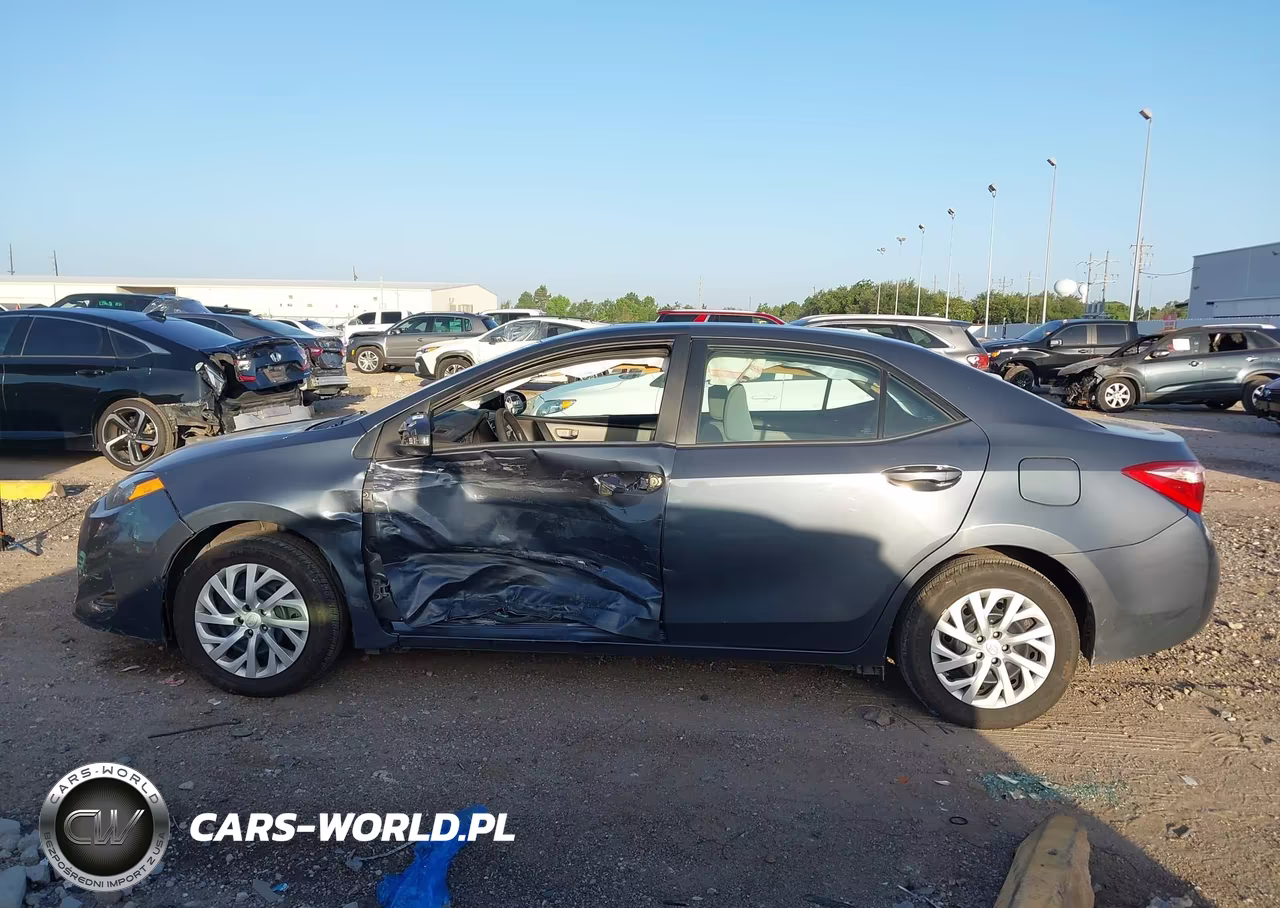 2018 Toyota Corolla Le VIN:5YFBURHE7JP853617 - 14