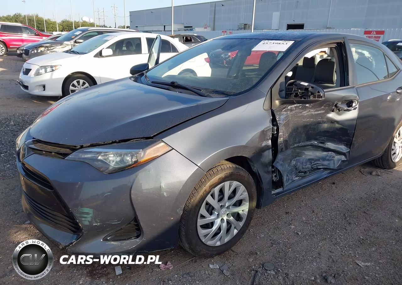 2018 Toyota Corolla Le VIN:5YFBURHE7JP853617 - 17