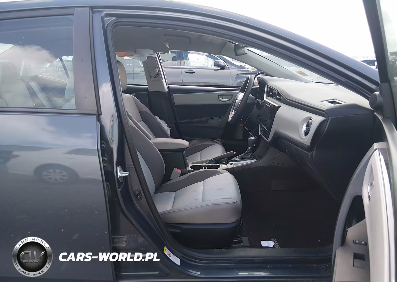 2018 Toyota Corolla Le VIN:5YFBURHE7JP853617 - 5
