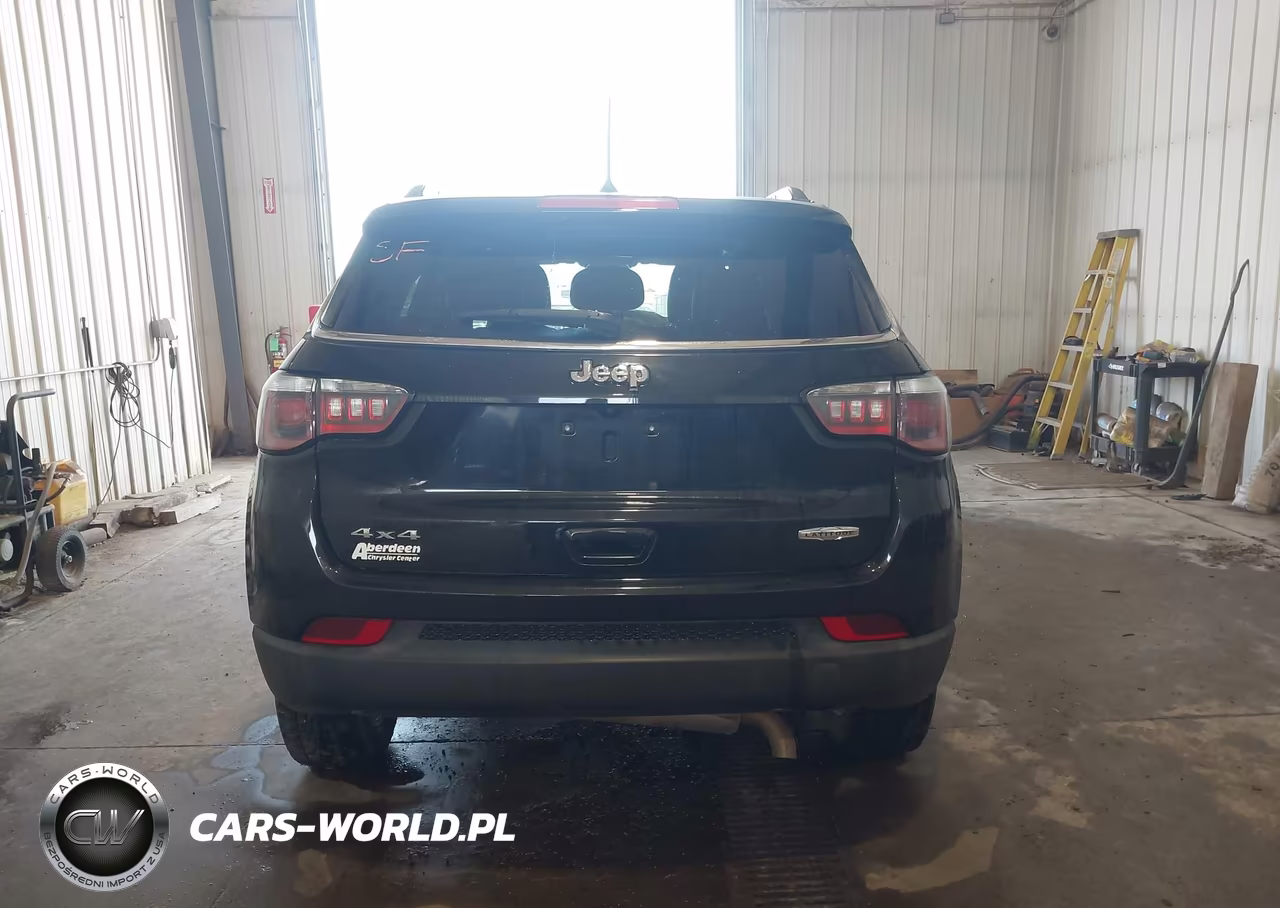 2018 Jeep Compass Latitude 4X4 VIN:3C4NJDBB7JT199707 - 16