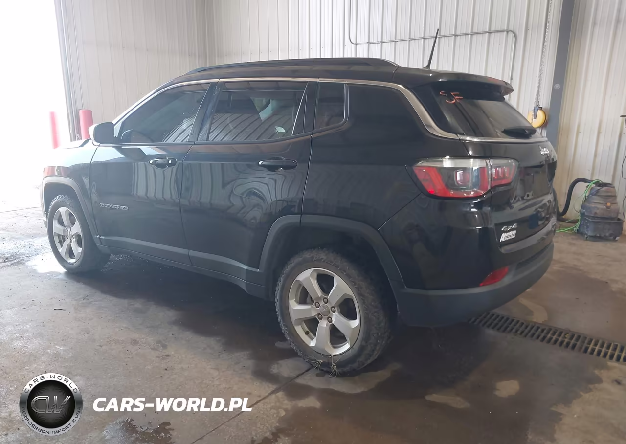 2018 Jeep Compass Latitude 4X4 VIN:3C4NJDBB7JT199707 - 3