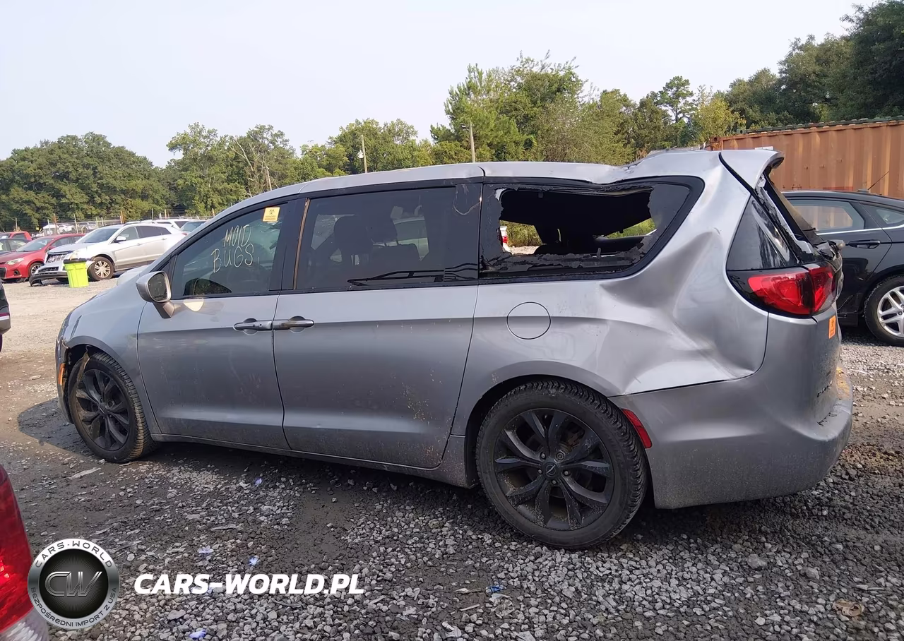 2018 Chrysler Pacifica Touring Plus VIN:2C4RC1FG2JR358281 - 14