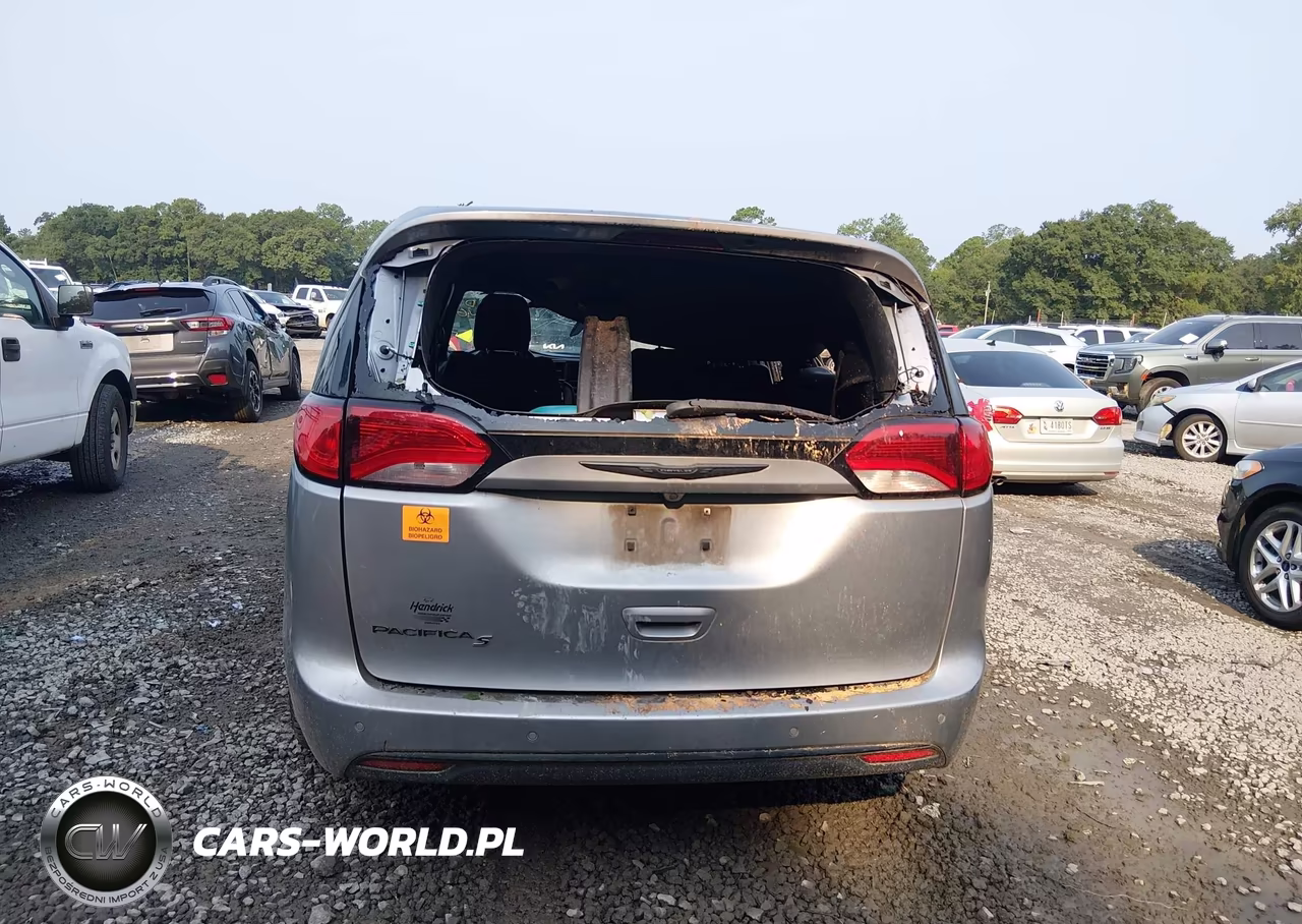 2018 Chrysler Pacifica Touring Plus VIN:2C4RC1FG2JR358281 - 16