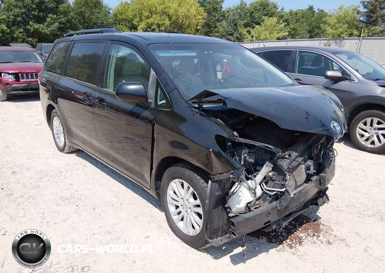 2012 Toyota Sienna Xle V6 8 Passenger