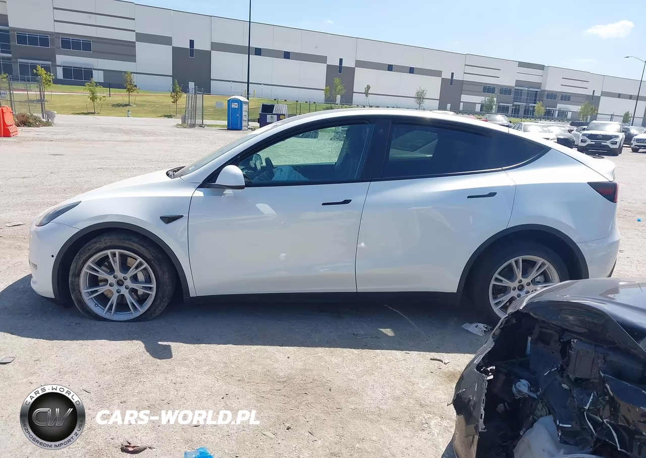 2022 Tesla Model Y Long Range Dual Motor All-Wheel Drive VIN:7SAYGDEE2NF320572 - 13