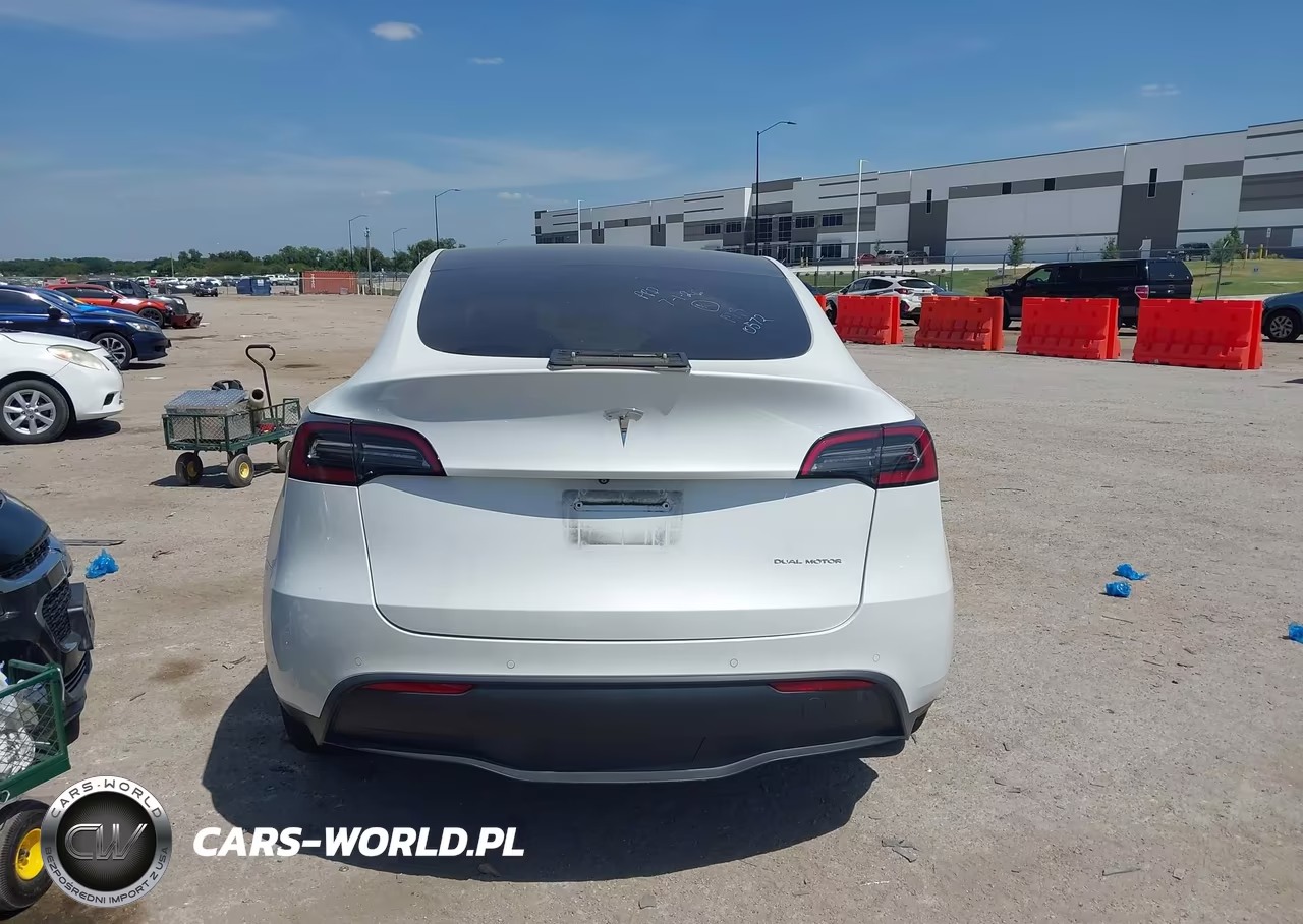 2022 Tesla Model Y Long Range Dual Motor All-Wheel Drive VIN:7SAYGDEE2NF320572 - 15