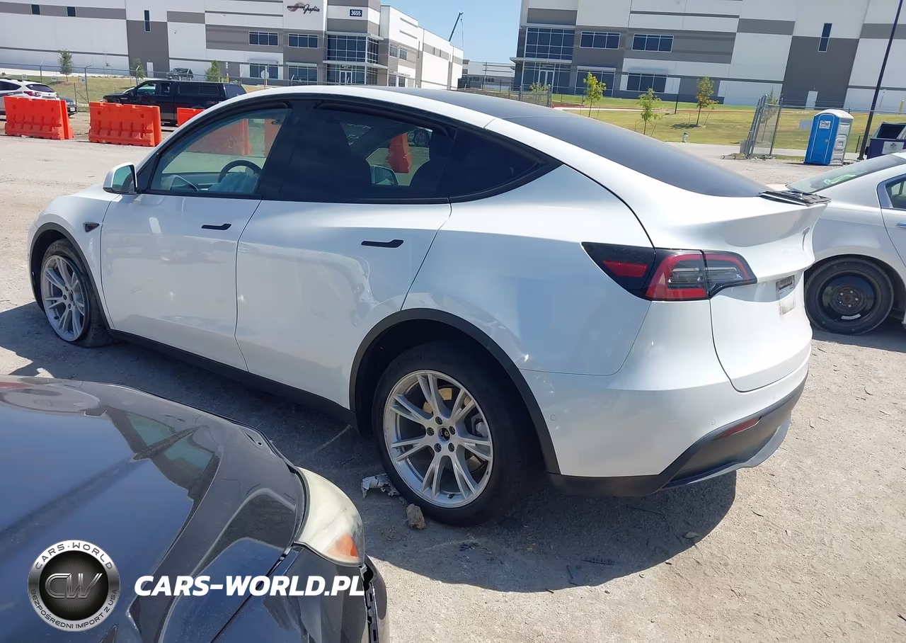 2022 Tesla Model Y Long Range Dual Motor All-Wheel Drive VIN:7SAYGDEE2NF320572 - 3