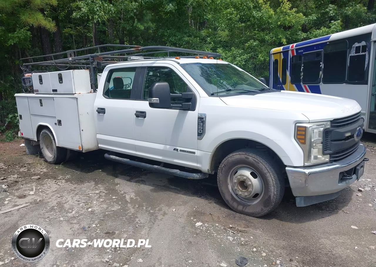 2018 Ford F-350 Chassis Xl