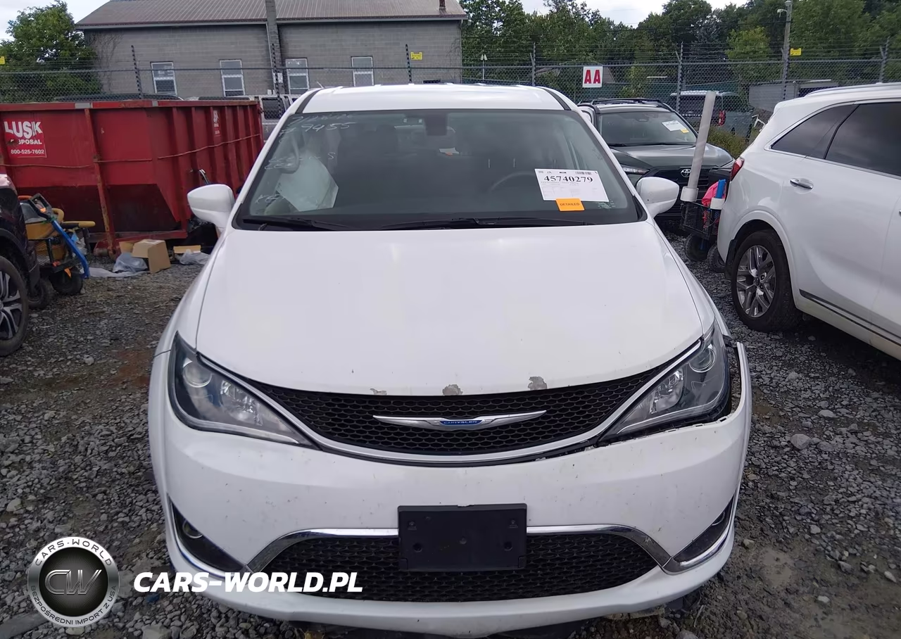 2018 Chrysler Pacifica Touring Plus VIN:2C4RC1FG8JR279455 - 12