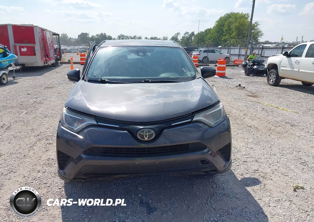 2018 Toyota Rav4 Le VIN:2T3ZFREV8JW439670 - 13