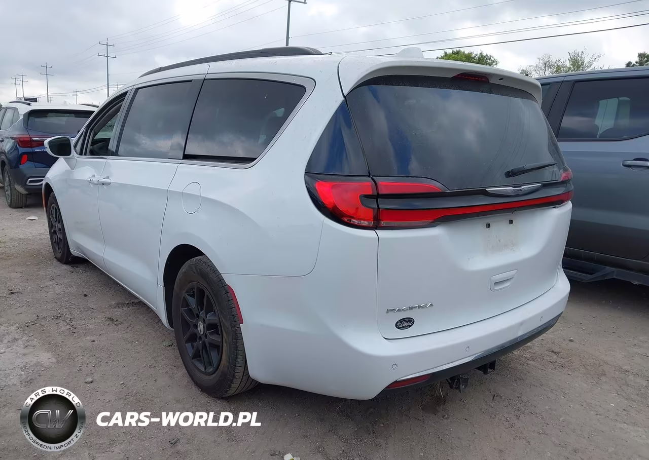 2022 Chrysler Pacifica Touring L VIN:2C4RC1BG4NR144761 - 3