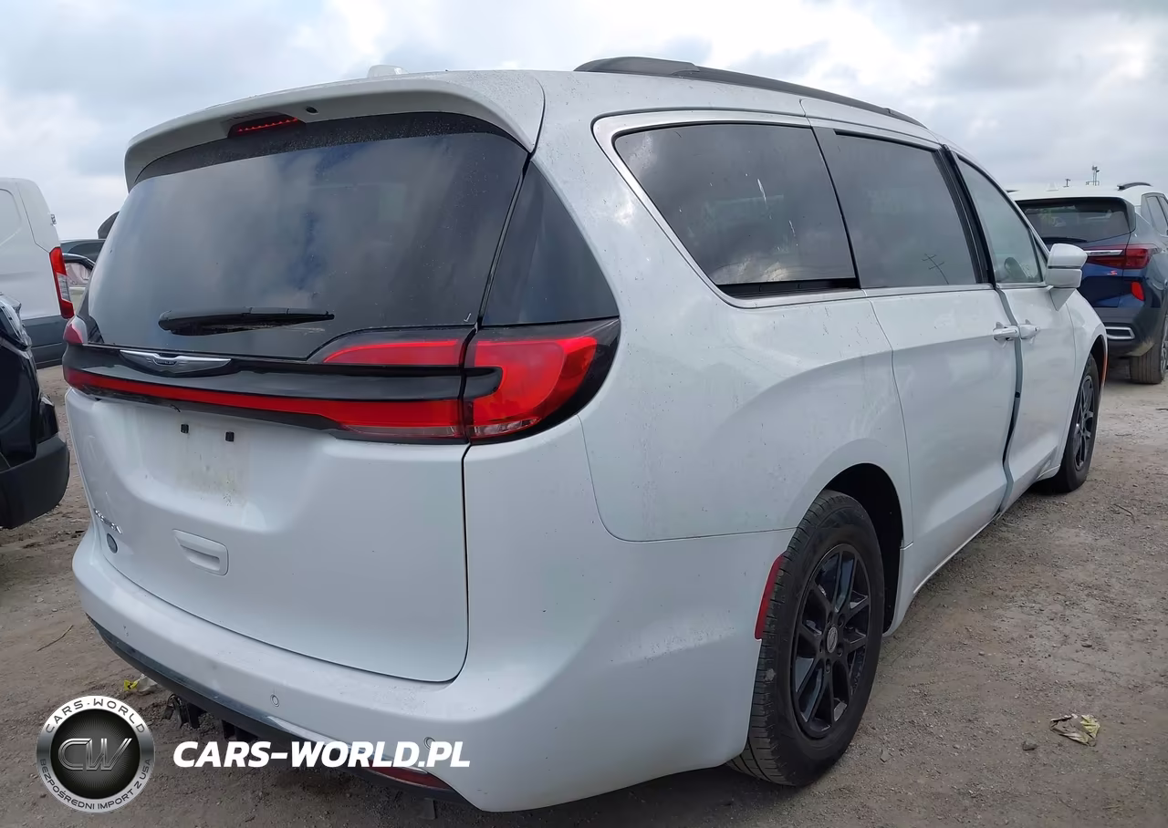 2022 Chrysler Pacifica Touring L VIN:2C4RC1BG4NR144761 - 4