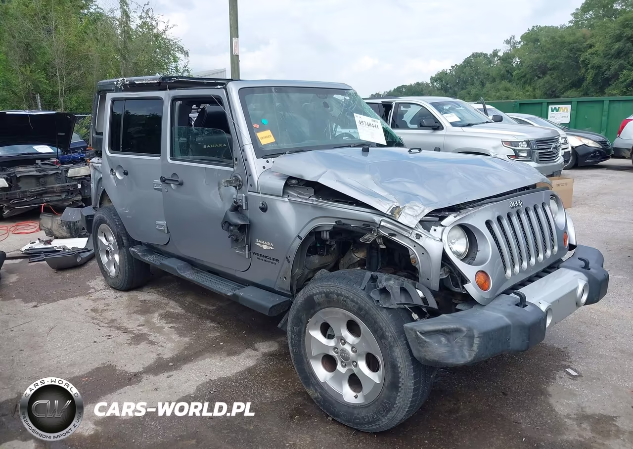 2013 Jeep Wrangler Unlimited Sahara – zdjęcie 1 z 12